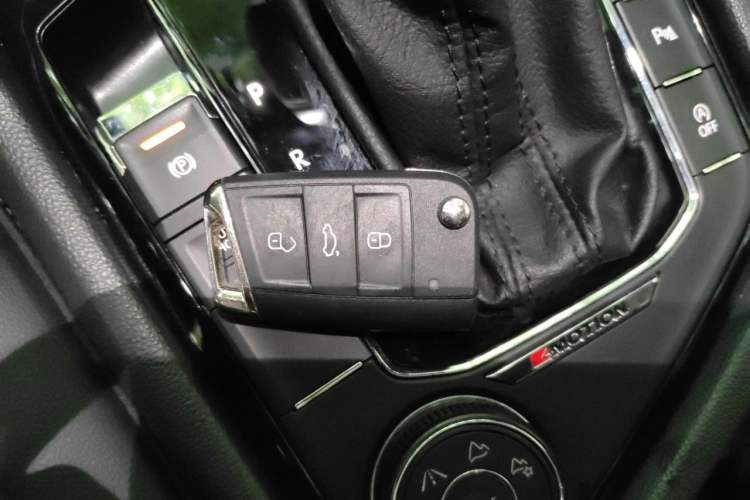 Used Volkswagen Tiguan L 2019 330TSI Automatic Two-Wheel Drive Smart Luxury Version China VI Standard Vehicle Key