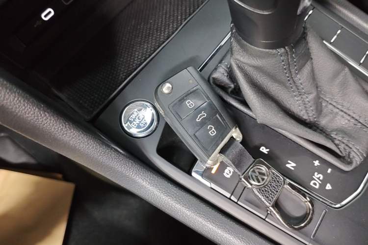 Used Volkswagen Tiguan L 2019 330TSI Automatic Two-Wheel Drive Luxury Edition China VI Standard Vehicle Key