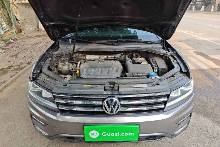 Used Volkswagen Tiguan L 2019 Revised 330TSI Automatic Two-Wheel Drive Smart & Luxury Edition China VI Standard Engine Bay