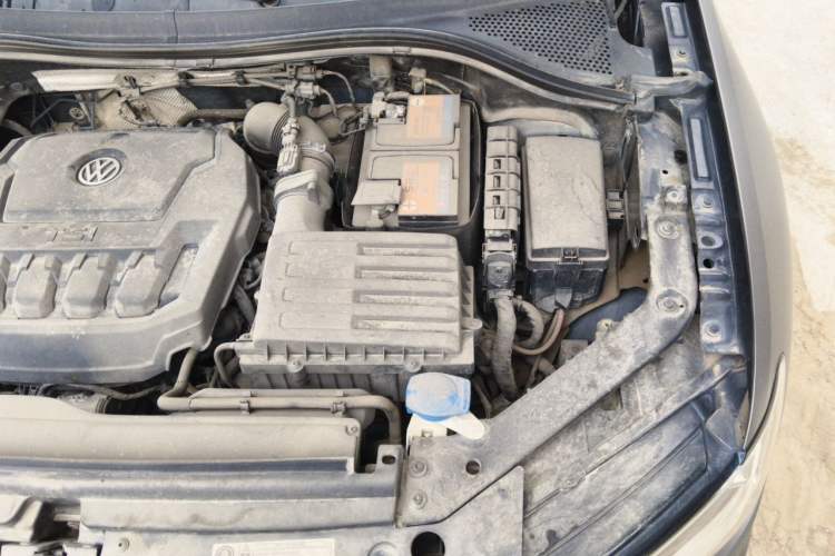 Used Volkswagen Tiguan L 2019 Updated Version 330TSI Automatic Two-Wheel Drive Panoramic Comfort Edition China VI Standard Engine Bay Left
