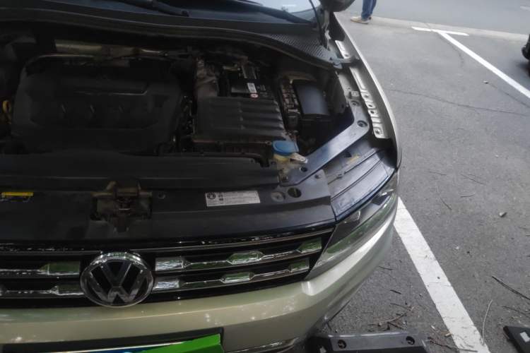 Used Volkswagen Tiguan L 2019 330TSI Automatic Two-Wheel Drive Smart Luxury Version China V Emission Standard Engine Bay Left