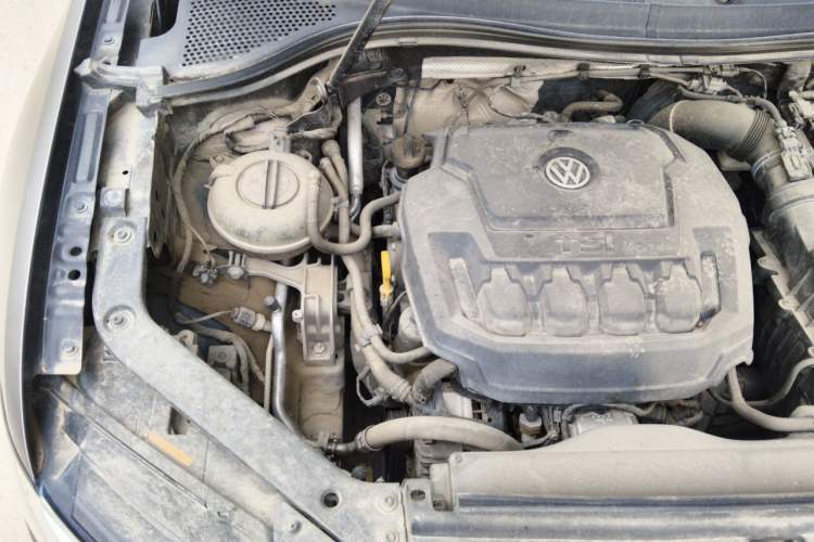 Used Volkswagen Tiguan L 2019 Updated Version 330TSI Automatic Two-Wheel Drive Panoramic Comfort Edition China VI Standard Engine Bay Right
