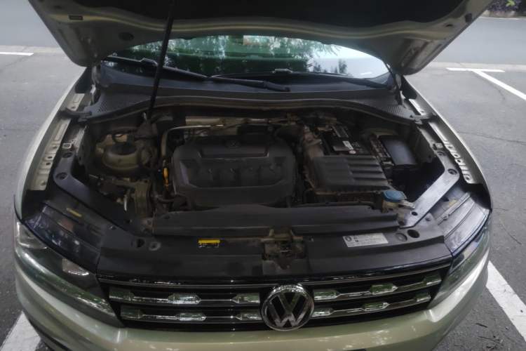 Used Volkswagen Tiguan L 2019 330TSI Automatic Two-Wheel Drive Smart Luxury Version China V Emission Standard Engine Bay