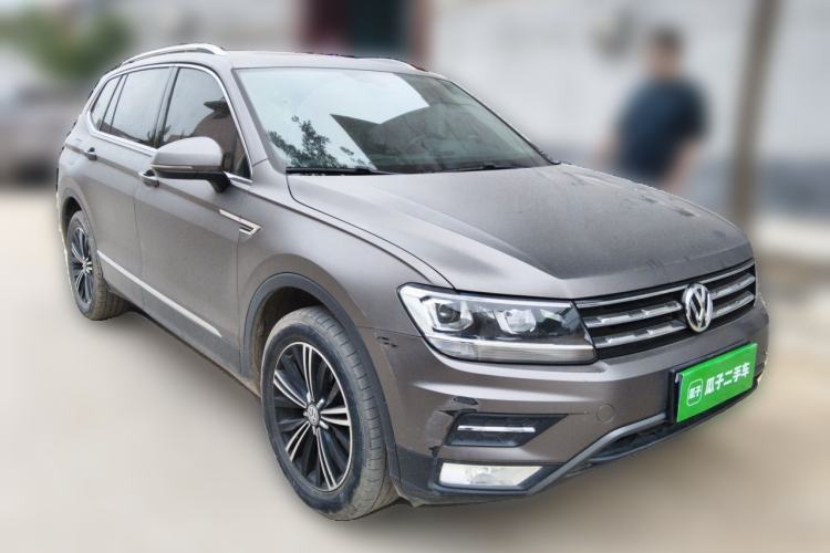 Used Volkswagen Tiguan L 2019 Updated Version 330TSI Automatic Two-Wheel Drive Panoramic Comfort Edition China VI Standard Front Right 45 Deg