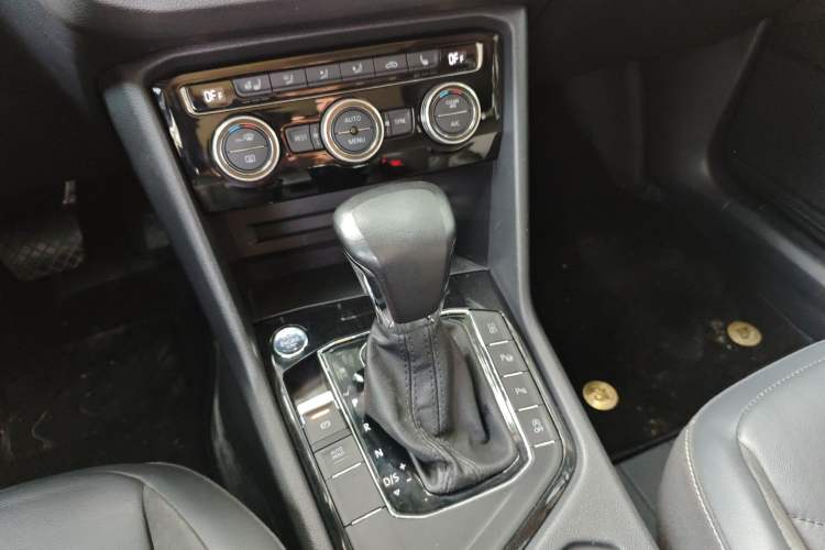 Used Volkswagen Tiguan L 2019 Revised 330TSI Automatic Two-Wheel Drive Smart & Luxury Edition China VI Standard Gear Lever