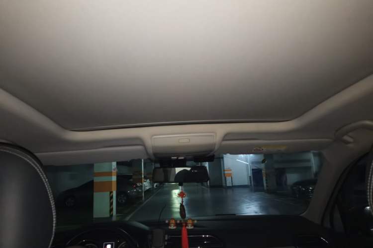 Used Volkswagen Tiguan L 2019 330TSI Automatic Two-Wheel Drive Panoramic Comfort Edition China VI Standard Headliner