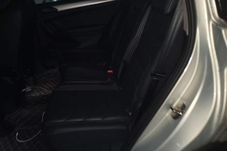 Used Volkswagen Tiguan L 2019 330TSI Automatic Two-Wheel Drive Panoramic Comfort Edition China VI Standard Left Rear Seat