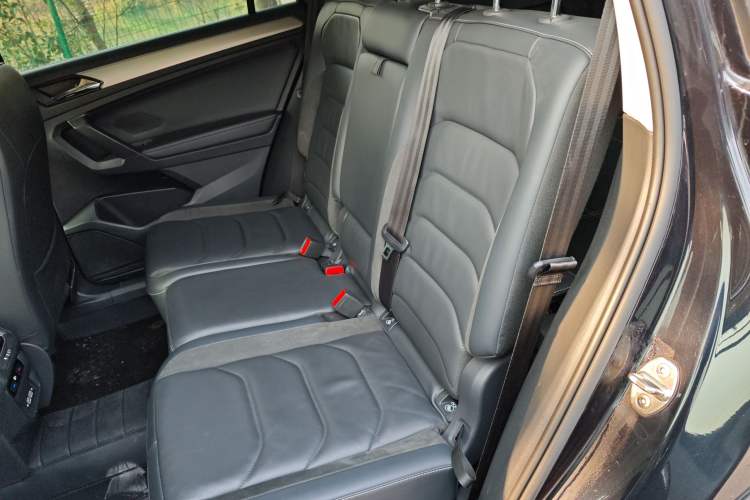 Used Volkswagen Tiguan L 2019 Revised 330TSI Automatic Two-Wheel Drive Smart & Luxury Edition China VI Standard Left Rear Seat