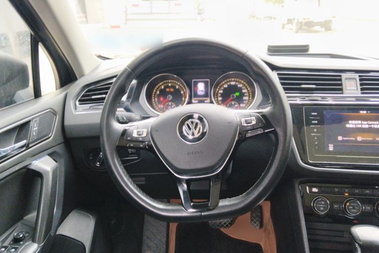 Used Volkswagen Tiguan L 2019 Updated Version 330TSI Automatic Two-Wheel Drive Panoramic Comfort Edition China VI Standard Steering Wheel