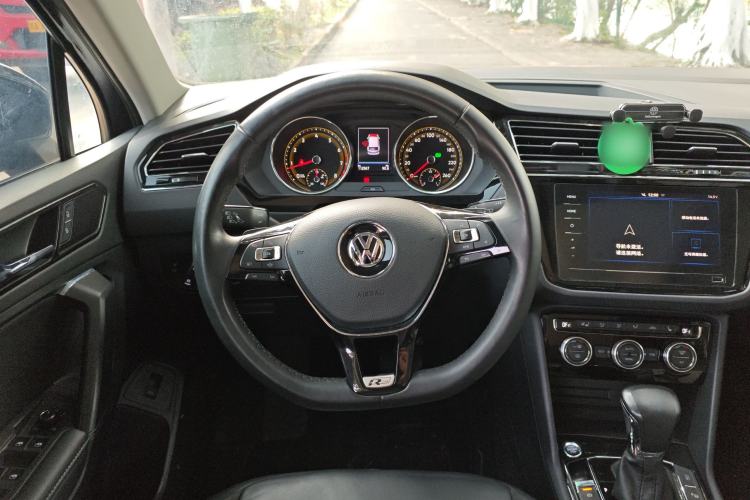 Used Volkswagen Tiguan L 2019 Revised 330TSI Automatic Two-Wheel Drive Smart & Luxury Edition China VI Standard Steering Wheel