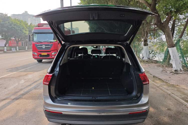 Used Volkswagen Tiguan L 2019 Revised 330TSI Automatic Two-Wheel Drive Smart & Luxury Edition China VI Standard Trunk