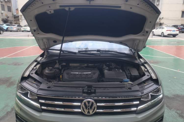 Used Volkswagen Tiguan L 2019 330TSI Automatic Two-Wheel Drive Panoramic Comfort Edition China VI Standard Engine Bay