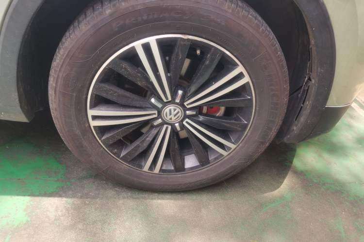 Used Volkswagen Tiguan L 2019 330TSI Automatic Two-Wheel Drive Panoramic Comfort Edition China VI Standard Right Front Wheel Hub