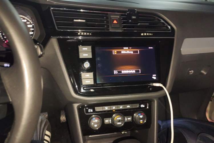 Used Volkswagen Tiguan L 2019 330TSI Automatic Two-Wheel Drive Panoramic Comfort Edition China VI Standard Audio And AC Panel