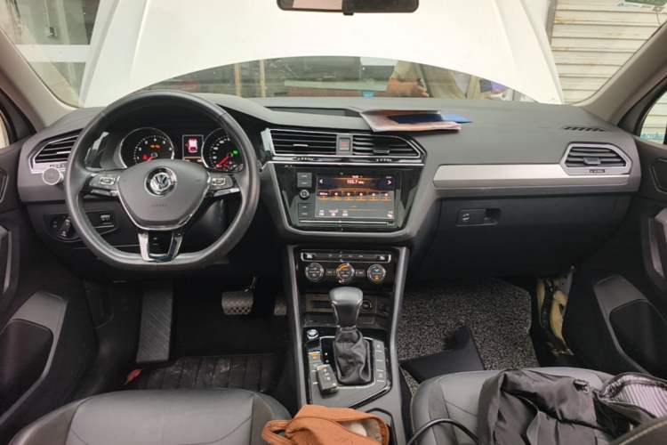 Used Volkswagen Tiguan L 2019 280TSI Automatic Two-Wheel Drive Panoramic Comfort Edition China V Standard Center Console