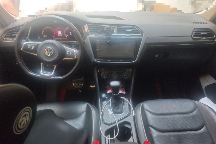 Used Volkswagen Tiguan L 2019 Restyled 330TSI Automatic Two-Wheel Drive R-Line Flagship Version China VI Standard Center Console