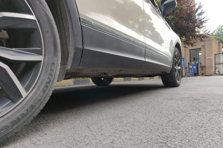Used Volkswagen Tiguan L 2019 380TSI Automatic All-Wheel Drive Luxury Edition with 7 Seats China VI Standard Chassis Rear Right