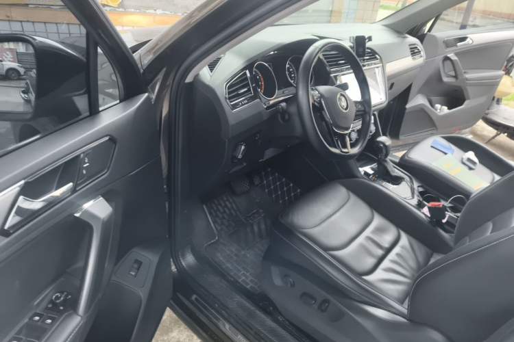 Used Volkswagen Tiguan L 2019 Revised 330TSI Automatic Two-Wheel Drive Smart & Luxury Edition China VI Standard Driver Seat