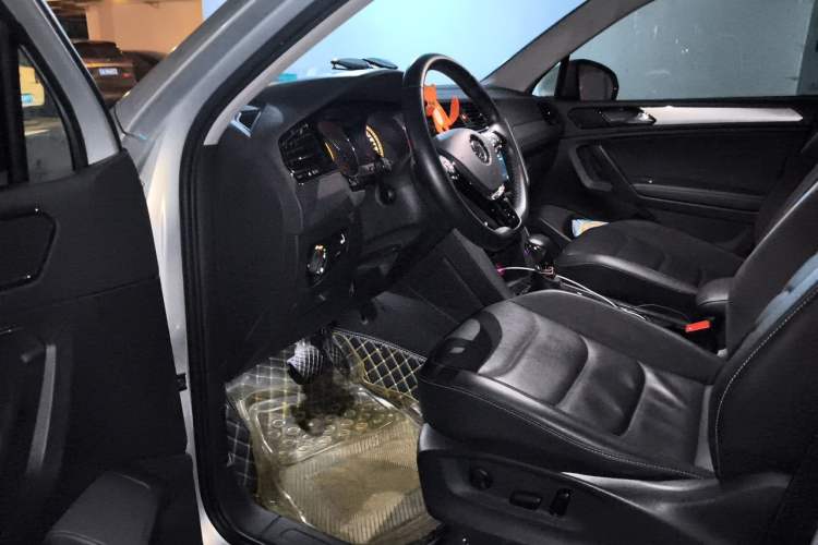 Used Volkswagen Tiguan L 2019 Updated Version 330TSI Automatic Two-Wheel Drive Panoramic Comfort Edition China VI Standard Driver Seat
