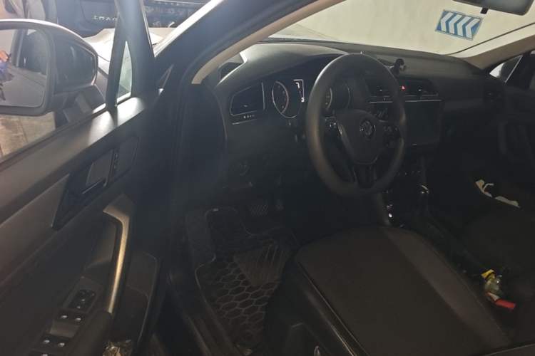 Used Volkswagen Tiguan L 2019 330TSI Automatic Two-Wheel Drive Luxury Edition China VI Standard Driver Seat