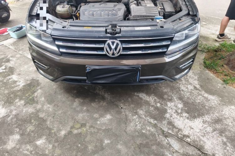 Used Volkswagen Tiguan L 2019 Revised 330TSI Automatic Two-Wheel Drive Smart & Luxury Edition China VI Standard Engine Bay
