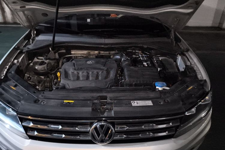 Used Volkswagen Tiguan L 2019 Updated Version 330TSI Automatic Two-Wheel Drive Panoramic Comfort Edition China VI Standard Engine Bay