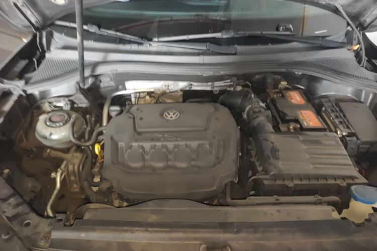 Used Volkswagen Tiguan L 2019 330TSI Automatic Two-Wheel Drive Luxury Edition China VI Standard Engine Bay