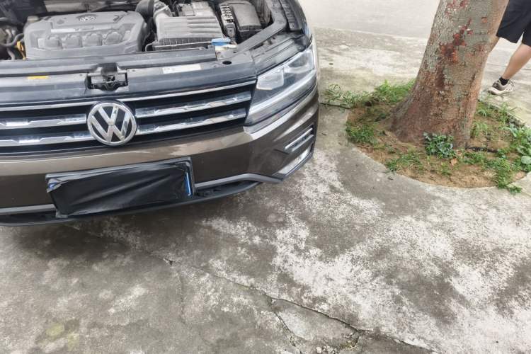 Used Volkswagen Tiguan L 2019 Revised 330TSI Automatic Two-Wheel Drive Smart & Luxury Edition China VI Standard Engine Bay Left