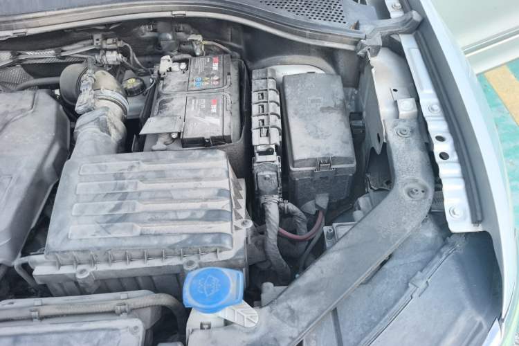 Used Volkswagen Tiguan L 2019 330TSI Automatic Two-Wheel Drive R-Line Flagship Model China VI Standard Engine Bay Left