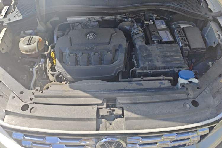 Used Volkswagen Tiguan L 2019 330TSI Automatic Two-Wheel Drive Luxury Edition China V Standard Engine Bay
