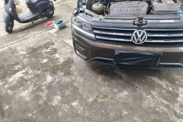 Used Volkswagen Tiguan L 2019 Revised 330TSI Automatic Two-Wheel Drive Smart & Luxury Edition China VI Standard Engine Bay Right