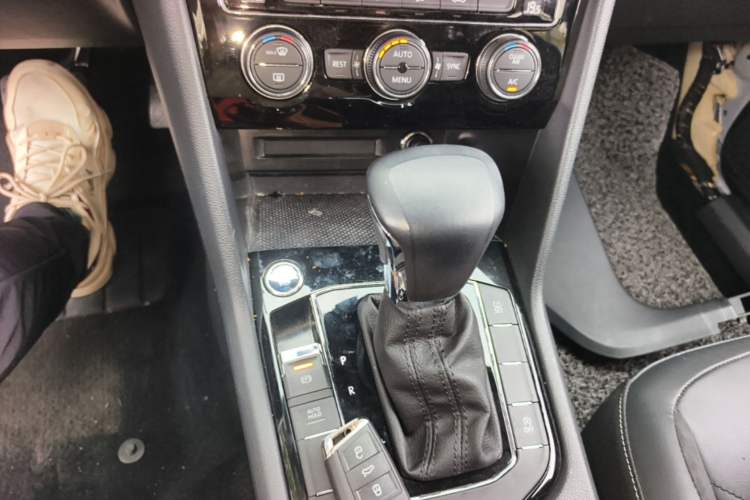 Used Volkswagen Tiguan L 2019 280TSI Automatic Two-Wheel Drive Panoramic Comfort Edition China V Standard Gear Lever