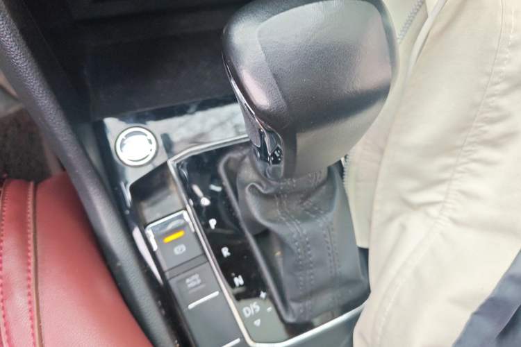 Used Volkswagen Tiguan L 2019 330TSI Automatic Two-Wheel Drive Smart Luxury Version China VI Standard Gear Lever