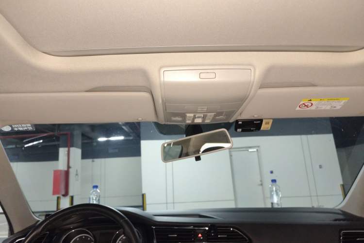Used Volkswagen Tiguan L 2019 330TSI Automatic Two-Wheel Drive Panoramic Comfort Edition China VI Standard Headliner