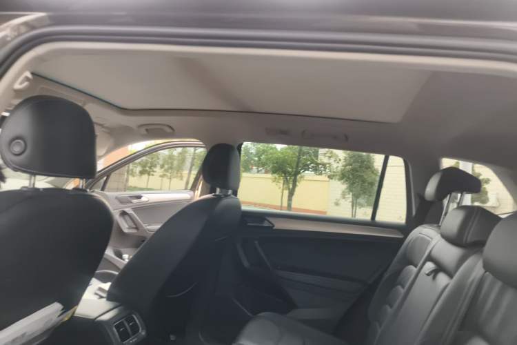 Used Volkswagen Tiguan L 2019 Revised 330TSI Automatic Two-Wheel Drive Smart & Luxury Edition China VI Standard Headliner