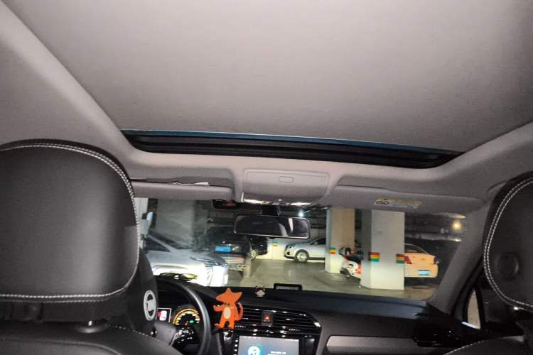 Used Volkswagen Tiguan L 2019 Updated Version 330TSI Automatic Two-Wheel Drive Panoramic Comfort Edition China VI Standard Headliner