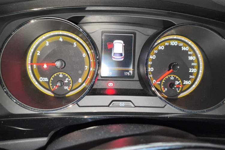 Used Volkswagen Tiguan L 2019 Updated Version 330TSI Automatic Two-Wheel Drive Panoramic Comfort Edition China VI Standard Instrument Cluster