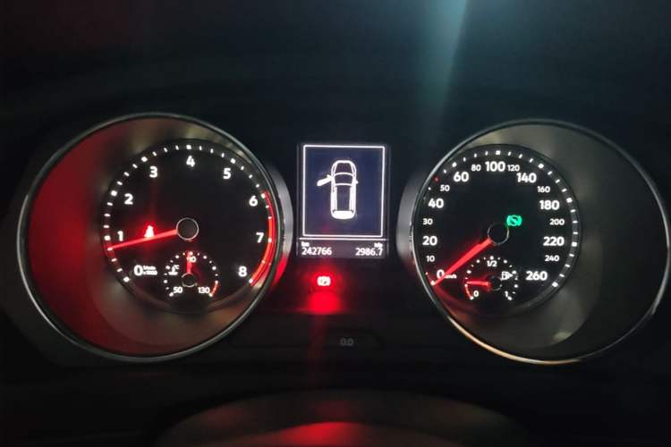 Used Volkswagen Tiguan L 2019 330TSI Automatic Two-Wheel Drive Luxury Edition China VI Standard Instrument Cluster