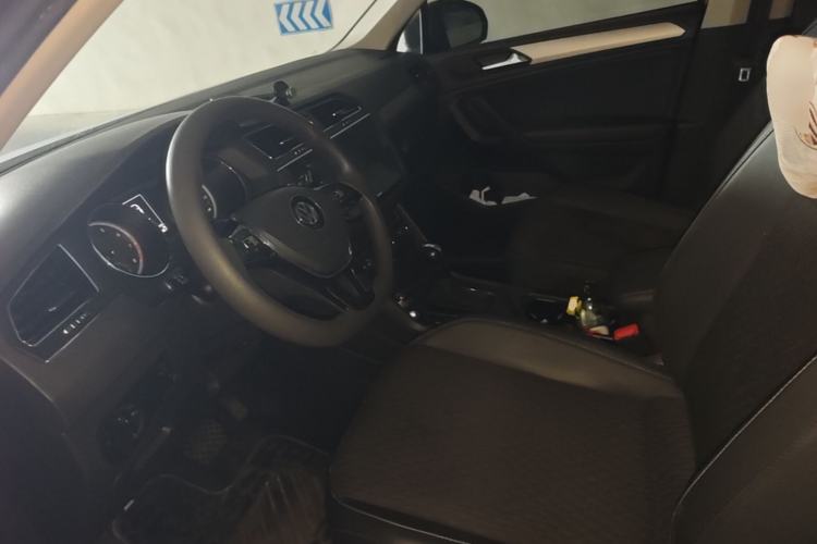 Used Volkswagen Tiguan L 2019 330TSI Automatic Two-Wheel Drive Luxury Edition China VI Standard Left Front Seat
