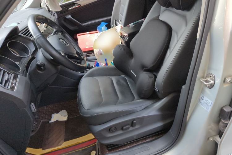 Used Volkswagen Tiguan L 2019 380TSI Automatic All-Wheel Drive Luxury Edition with 7 Seats China VI Standard Left Front Seat
