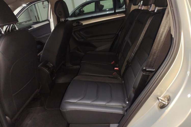 Used Volkswagen Tiguan L 2019 330TSI Automatic Two-Wheel Drive Panoramic Comfort Edition China VI Standard Left Rear Seat