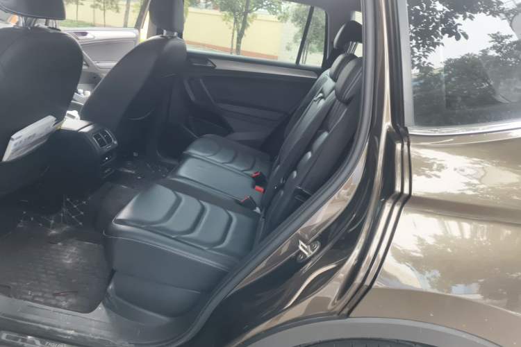 Used Volkswagen Tiguan L 2019 Revised 330TSI Automatic Two-Wheel Drive Smart & Luxury Edition China VI Standard Left Rear Seat