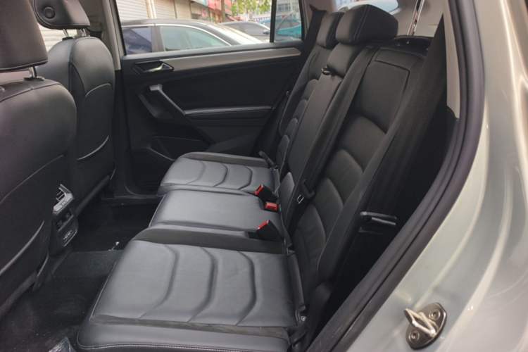 Used Volkswagen Tiguan L 2019 280TSI Automatic Two-Wheel Drive Panoramic Comfort Edition China V Standard Left Rear Seat