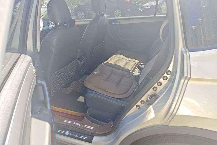 Used Volkswagen Tiguan L 2019 330TSI Automatic Two-Wheel Drive Luxury Edition China V Standard Left Rear Seat