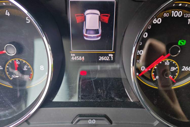 Used Volkswagen Tiguan L 2019 330TSI Automatic Two-Wheel Drive Smart Luxury Version China VI Standard Odometer Close Up