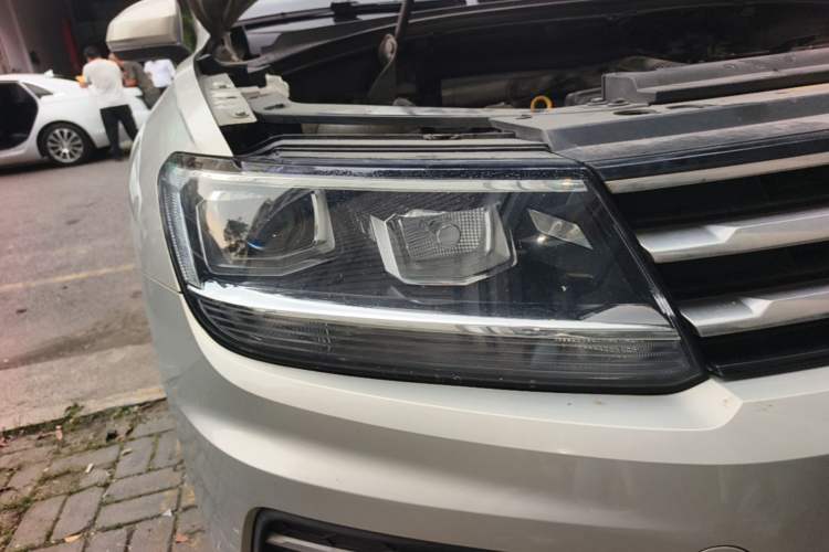 Used Volkswagen Tiguan L 2019 280TSI Automatic Two-Wheel Drive Panoramic Comfort Edition China V Standard Right Front Headlight