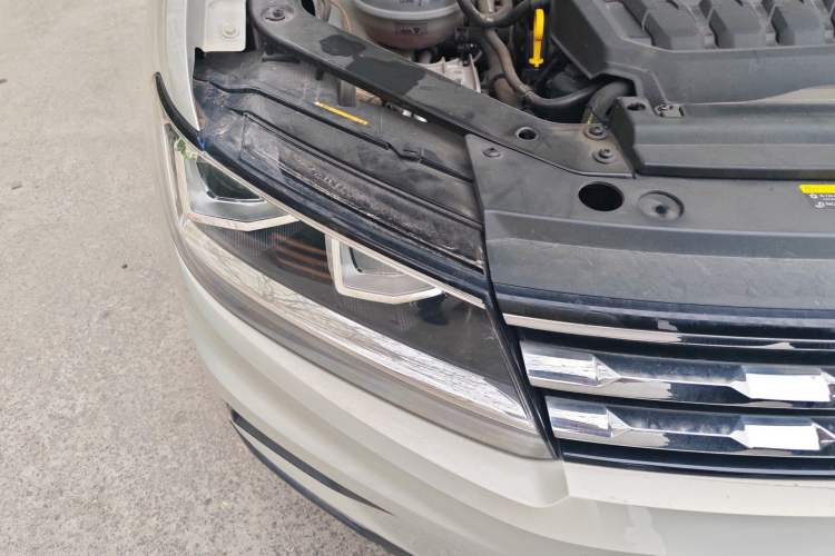 Used Volkswagen Tiguan L 2019 330TSI Automatic Two-Wheel Drive Smart Luxury Version China VI Standard Right Front Headlight