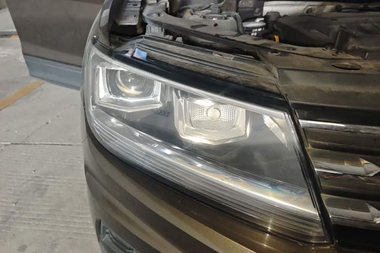 Used Volkswagen Tiguan L 2019 330TSI Automatic Two-Wheel Drive Luxury Edition China VI Standard Right Front Headlight
