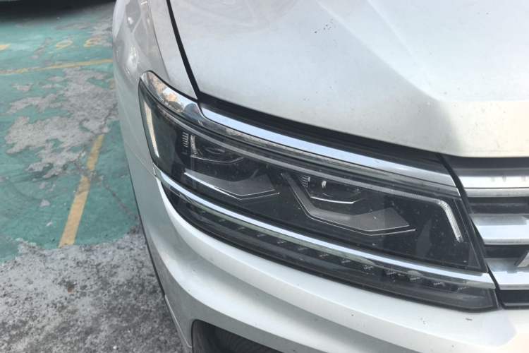 Used Volkswagen Tiguan L 2019 330TSI Automatic Two-Wheel Drive R-Line Flagship Model China VI Standard Right Front Headlight