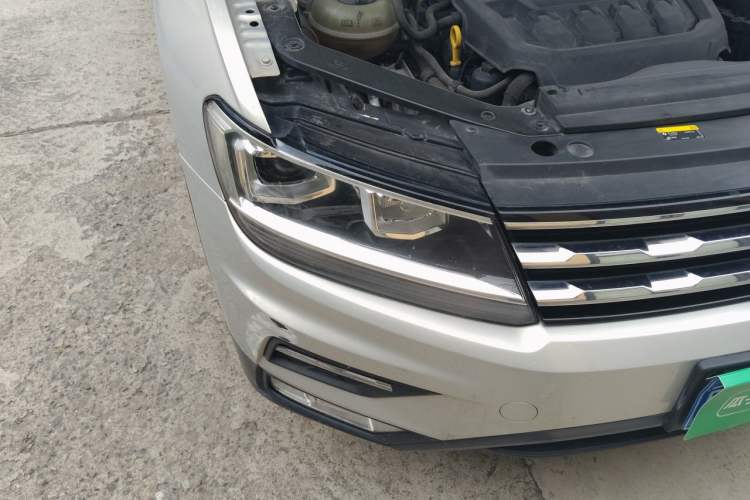 Used Volkswagen Tiguan L 2019 330TSI Automatic Two-Wheel Drive Panoramic Comfort Edition China VI Standard Right Front Headlight